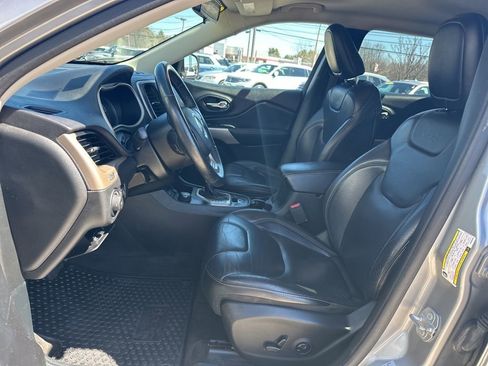 Used 2017 Jeep Cherokee Latitude w/ True North Edition AWD/4WD image 15