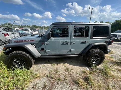 Used 2024 Jeep Wrangler Unlimited Rubicon w/ XTREMEE 35" Tire Package AWD/4WD image 3