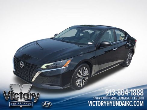 Used 2025 Nissan Altima 2.5 SV FWD image 1