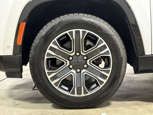 Used 2024 Jeep Wagoneer Series II AWD/4WD image 28