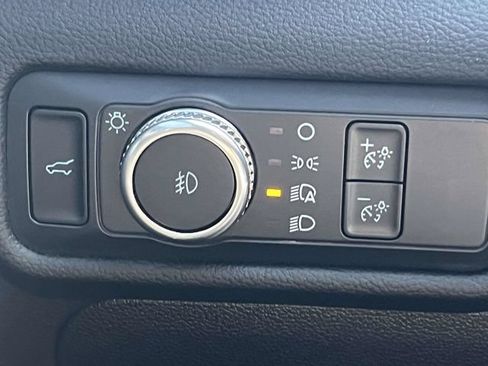 Used 2022 Ford Explorer XLT w/ Equipment Group 202A AWD/4WD image 34