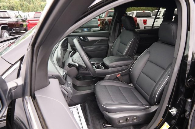 Used 2025 Buick Enclave Preferred AWD/4WD image 9