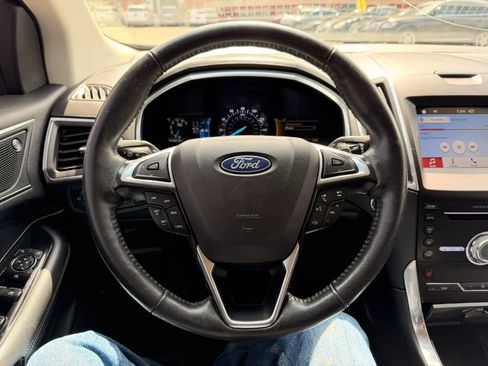 Used 2019 Ford Edge Titanium image 12