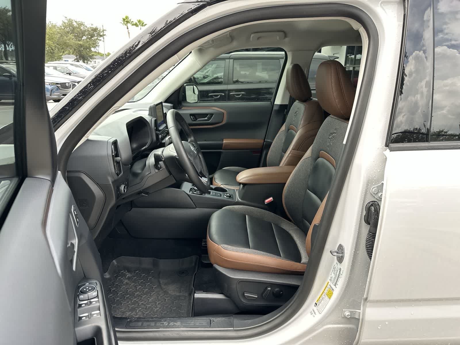 Used 2024 Ford Bronco Sport Outer Banks w/ Tech Package AWD/4WD image 2