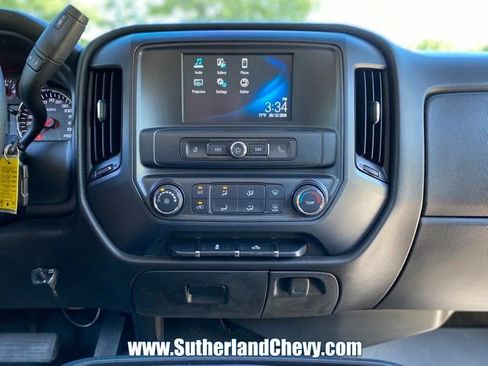 Used 2018 Chevrolet Silverado 1500 Custom w/ Custom Convenience Package AWD/4WD image 24