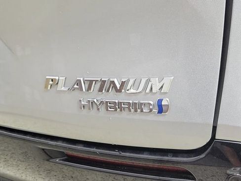 Used 2024 Toyota Sienna Platinum FWD image 9