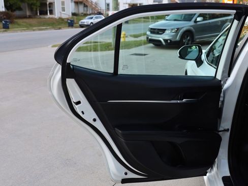 Used 2020 Toyota Camry LE image 17