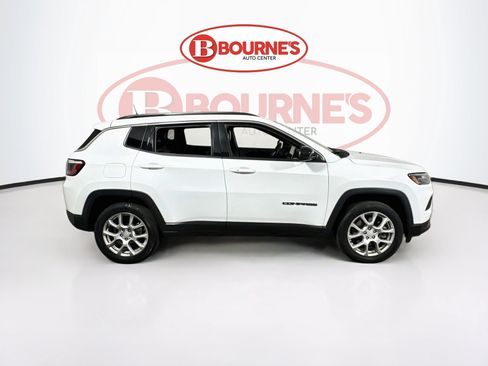 Used 2023 Jeep Compass Latitude AWD/4WD image 9