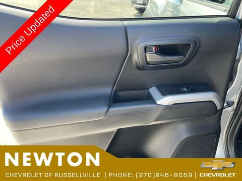 Used 2018 Toyota Tacoma TRD Off-Road w/ Technology Package RWD image 33