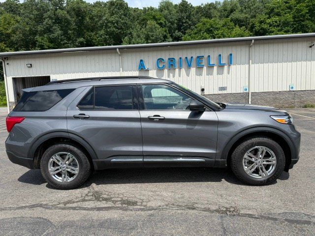 Used 2023 Ford Explorer XLT w/ Equipment Group 202A AWD/4WD image 4