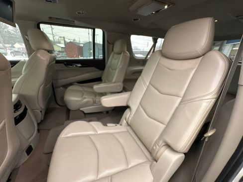 Used 2015 Cadillac Escalade ESV Premium image 23