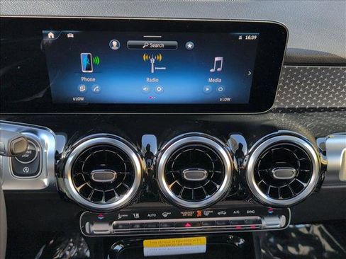 New 2026 Mercedes-Benz GLB 250 image 12