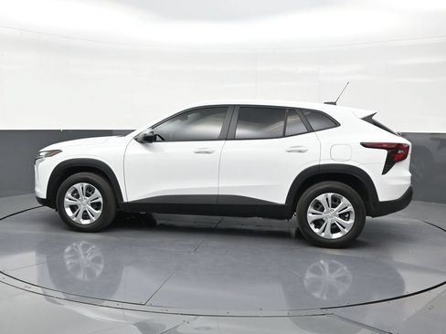 Used 2026 Chevrolet Trax LS FWD image 2