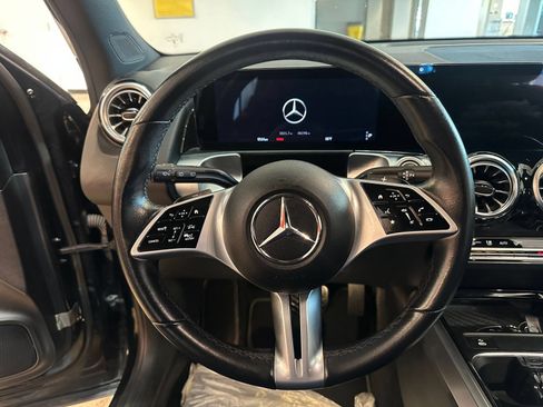 Used 2025 Mercedes-Benz GLB 250 image 31