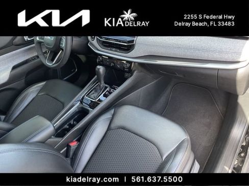 Used 2022 Jeep Compass Latitude w/ Sun and Sound Group image 10