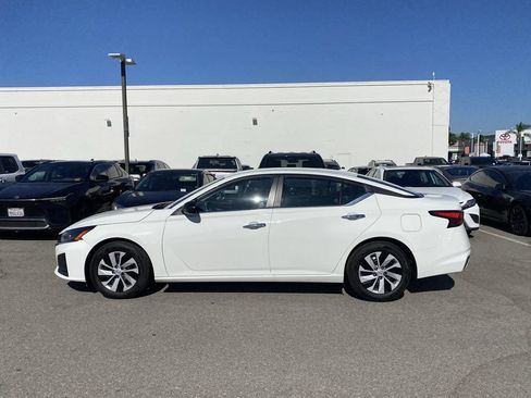 Used 2025 Nissan Altima 2.5 S FWD image 2
