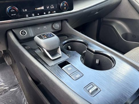 Certified 2021 Nissan Rogue SV image 26