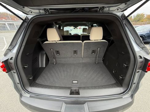 Used 2023 Chevrolet Traverse LS w/ Safety Package image 21