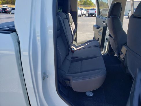 Used 2022 Nissan Frontier SV w/ Technology Package image 30