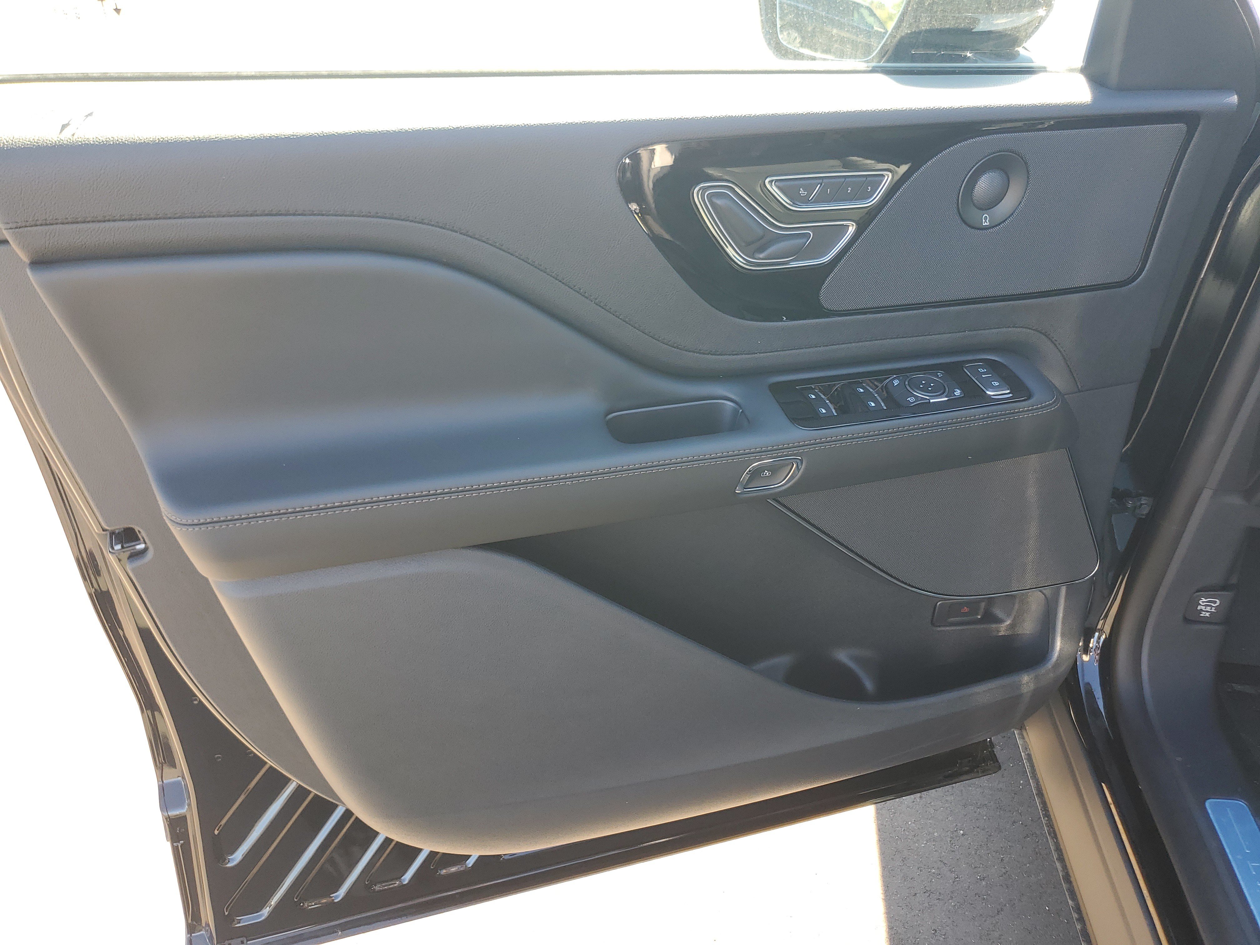 New 2026 Lincoln Aviator AWD image 8