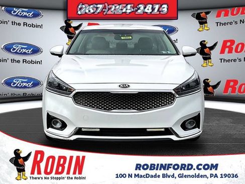 Used 2017 Kia Cadenza Premium w/ Luxury Package FWD image 2
