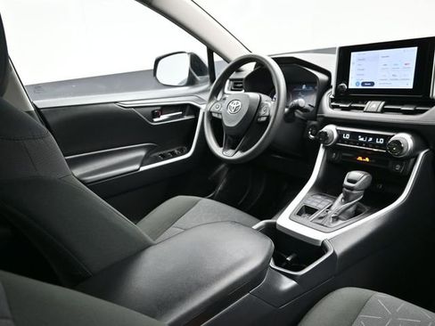 Used 2025 Toyota RAV4 XLE image 17