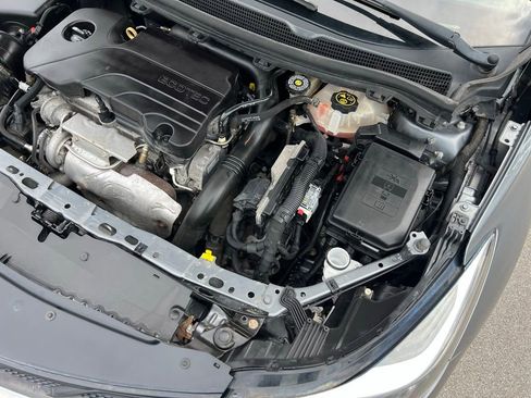 Used 2019 Chevrolet Cruze Premier FWD image 39