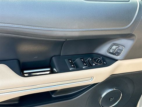 Used 2023 Ford Expedition Limited image 19