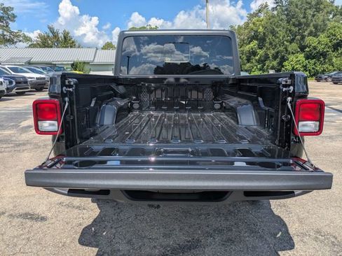 New 2025 Jeep Gladiator Sport AWD/4WD image 12