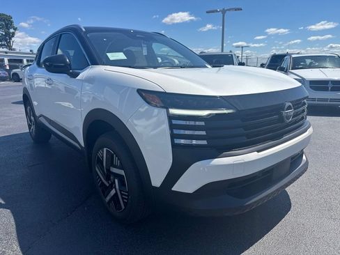 New 2026 Nissan Kicks SV w/ SV Premium Package FWD image 7