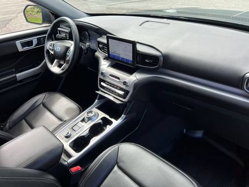 Used 2023 Ford Explorer XLT w/ Equipment Group 202A AWD/4WD image 38