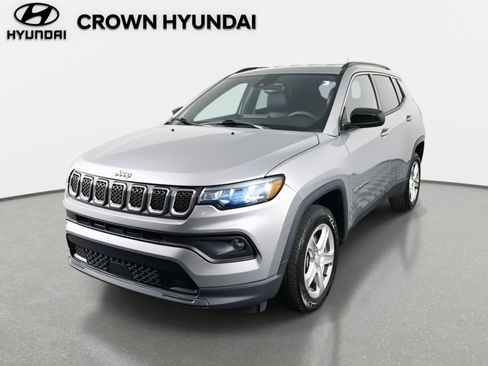 Used 2023 Jeep Compass Latitude image 1