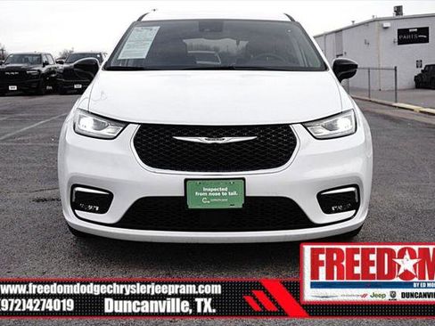 Certified 2024 Chrysler Pacifica Touring-L image 8