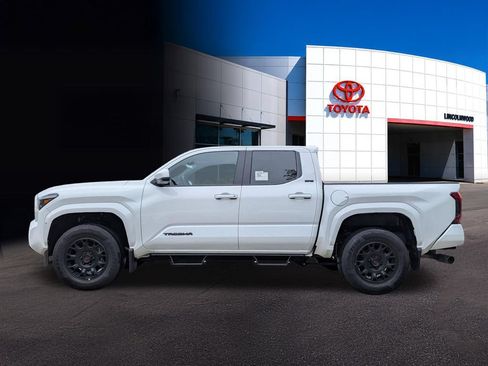 Used 2025 Toyota Tacoma SR5 AWD/4WD image 8