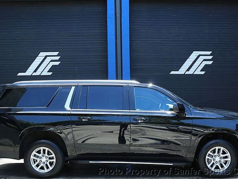 Used 2022 Chevrolet Suburban LT AWD/4WD image 1