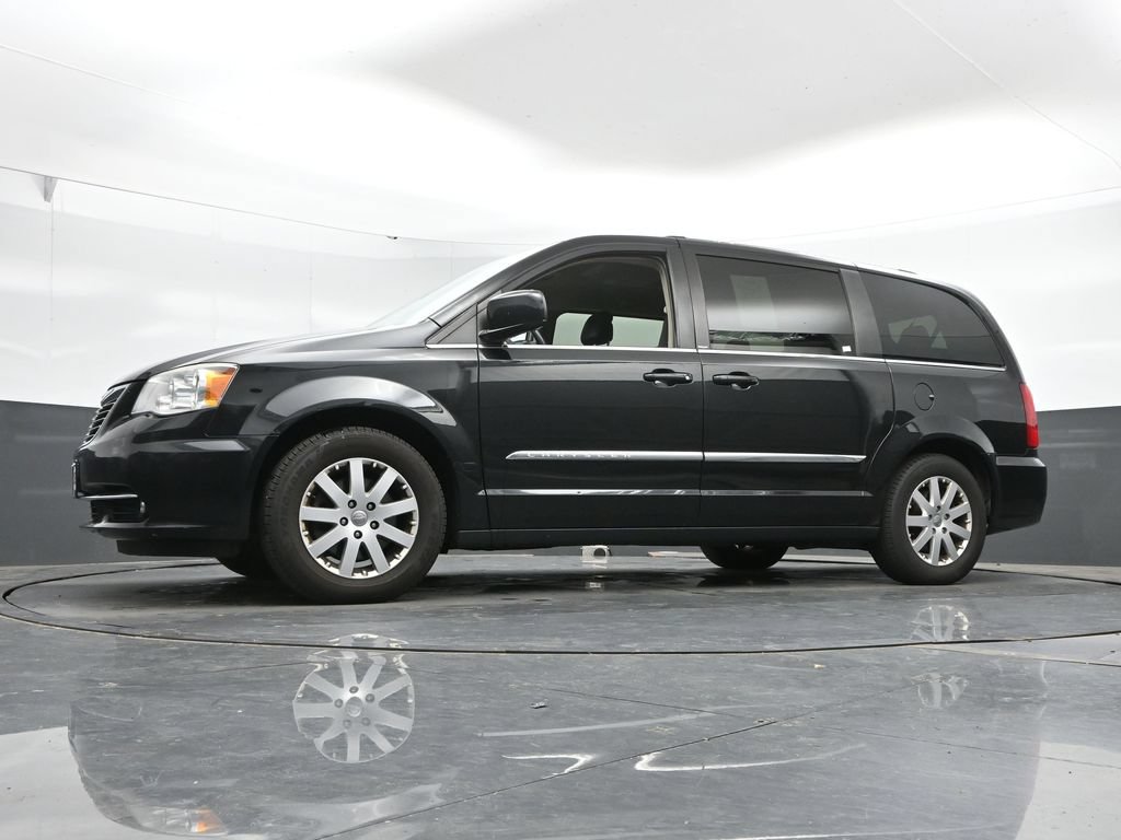 Used 2014 Chrysler Town & Country Touring FWD image 44