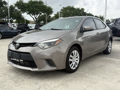 Used 2015 Toyota Corolla LE FWD image 9