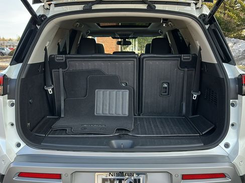 Certified 2022 Nissan Pathfinder Platinum w/ Cargo Package image 7