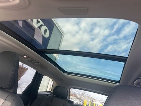 Certified 2025 Volvo XC60 B5 Plus image 26