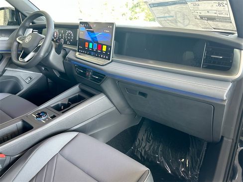 New 2026 Volkswagen Tiguan SE R-Line image 38