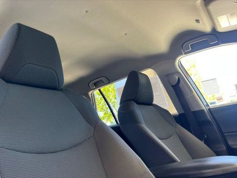 Certified 2023 Toyota RAV4 LE AWD/4WD image 17