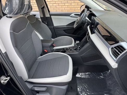 New 2026 Volkswagen Taos SE image 15