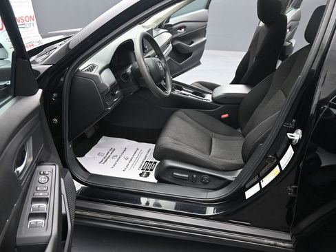 Used 2023 Honda Accord EX image 17
