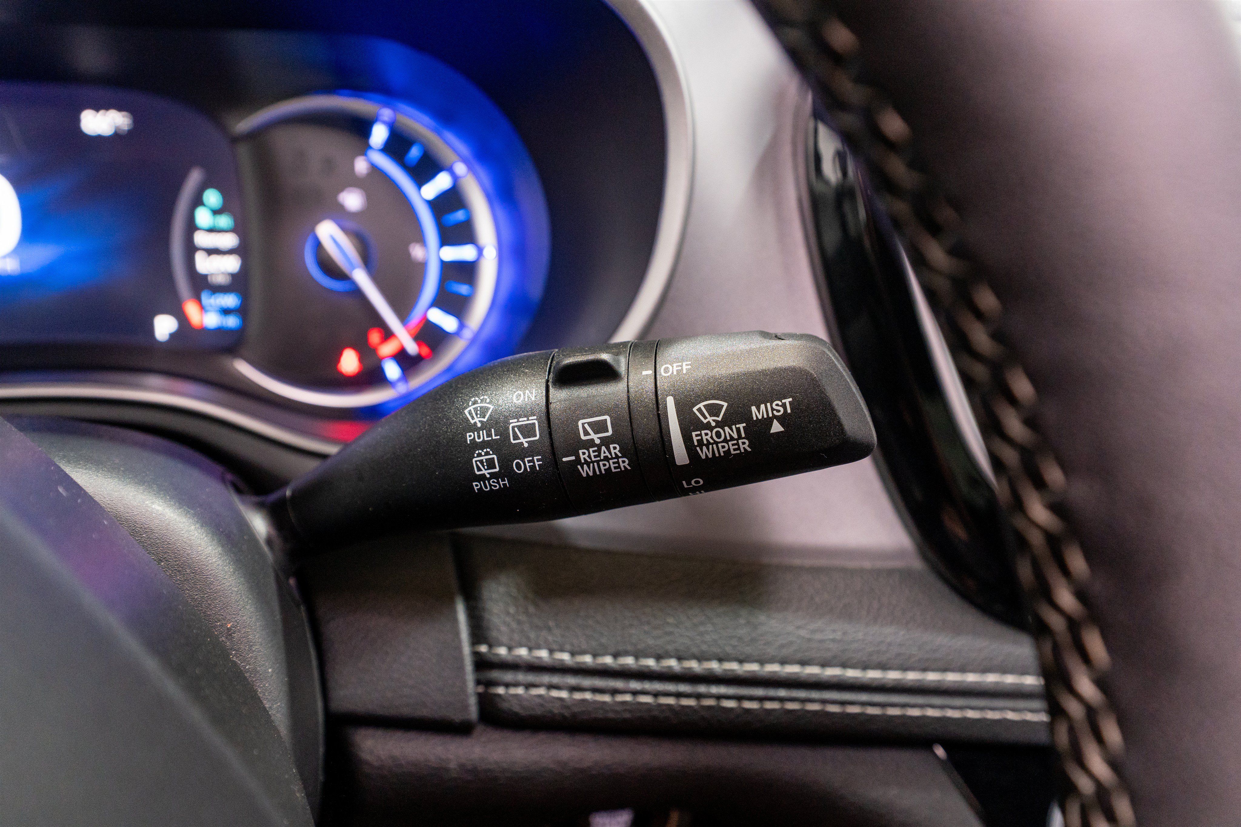 Used 2024 Chrysler Pacifica Limited FWD image 28