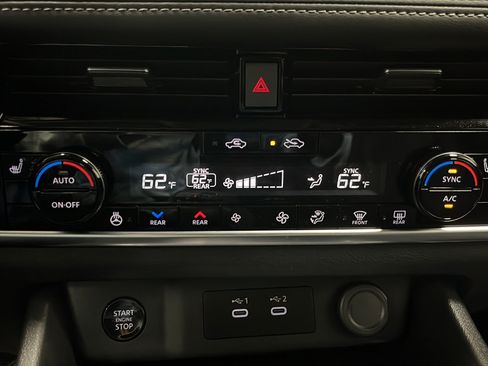 Used 2025 Nissan Rogue SL w/ SL Premium Package AWD/4WD image 17