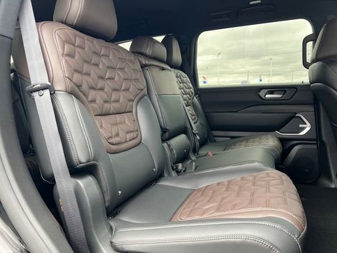 New 2025 Nissan Armada Platinum Reserve image 18