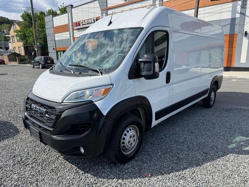 Used 2024 RAM ProMaster 2500 w/ Convenience Group FWD image 1
