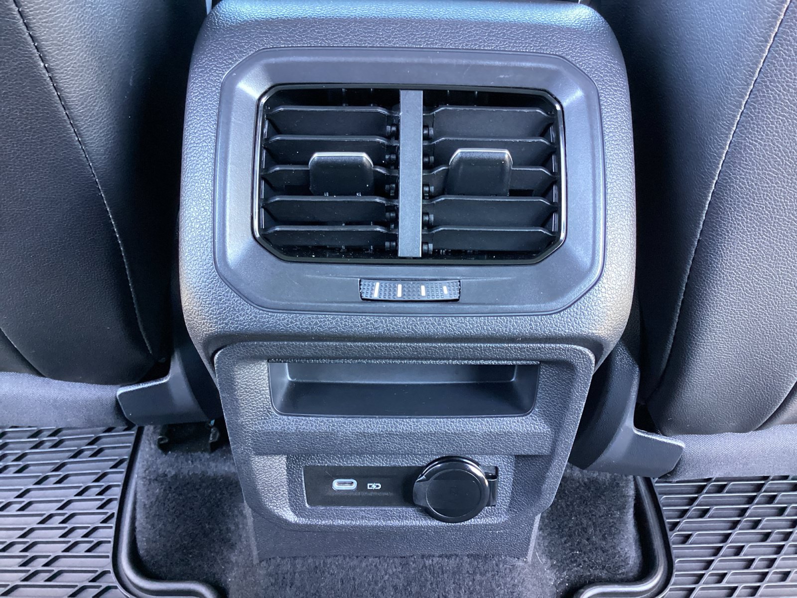 Used 2024 Volkswagen Tiguan SE R-Line AWD/4WD image 30