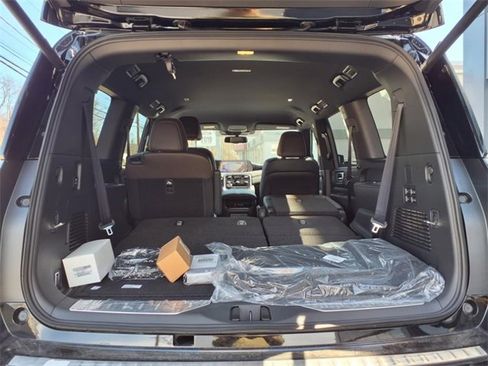 New 2025 Nissan Armada SL w/ Captain's Chari Seat Package image 5
