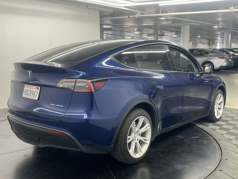Used 2022 Tesla Model Y Long Range image 4
